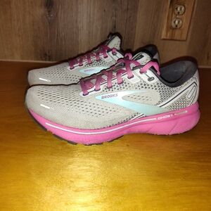 Brooks Ghost 14 Women's size 8